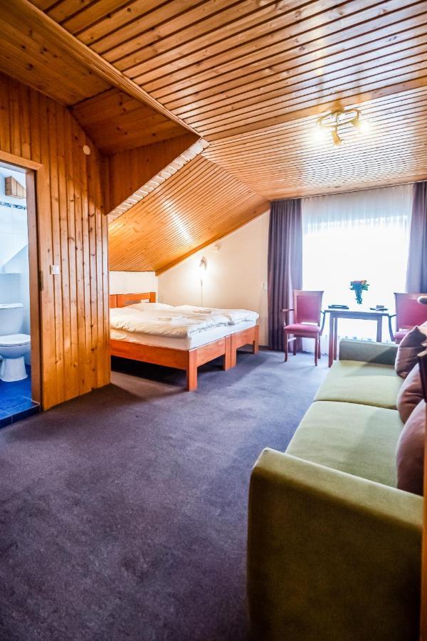 Hotel Squash Centrum Prievidza Exterior photo