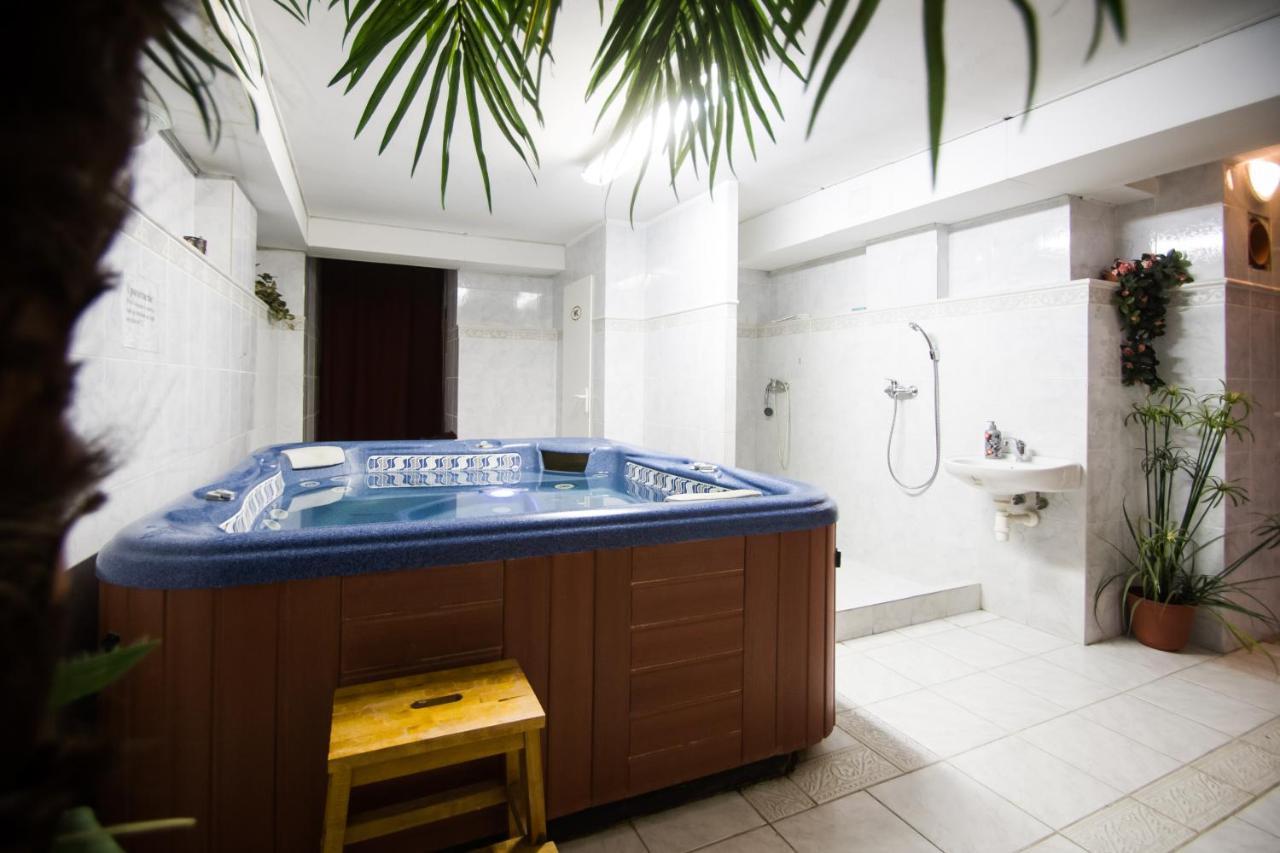 Hotel Squash Centrum Prievidza Exterior photo